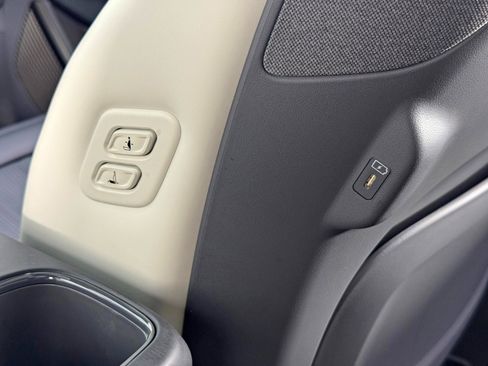 Used 2024 Kia EV9 GT-Line image 37