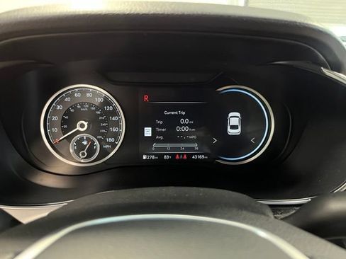 Used 2025 Genesis G70 2.5T RWD image 27