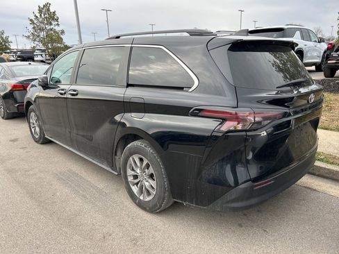 Used 2024 Toyota Sienna XLE image 7