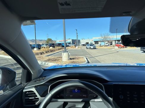 Certified 2025 Volkswagen Taos SE image 14