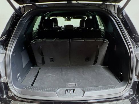 Used 2025 Ford Explorer ST-Line w/ ST-Line Street Pack image 23