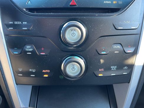 Used 2013 Ford Explorer XLT image 18