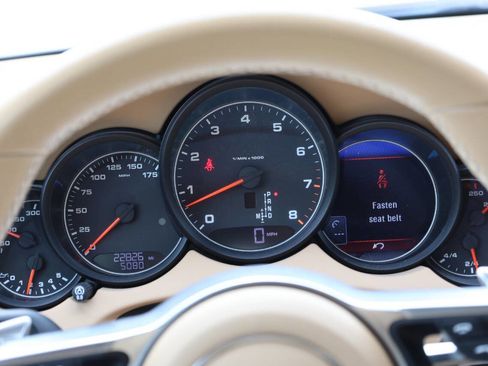 Used 2016 Porsche Cayenne image 19