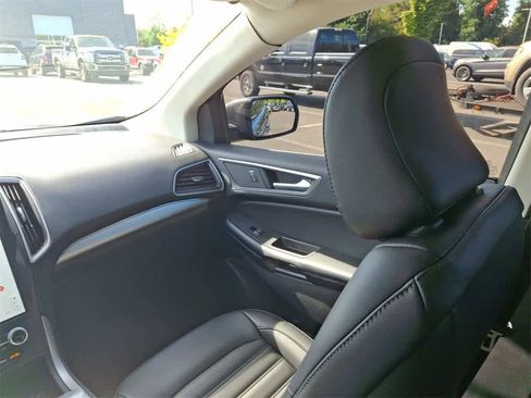Used 2022 Ford Edge SEL w/ Convenience Package image 11