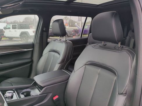 New 2026 Jeep Grand Cherokee L Limited w/ Luxury Tech Group II RWD image 15