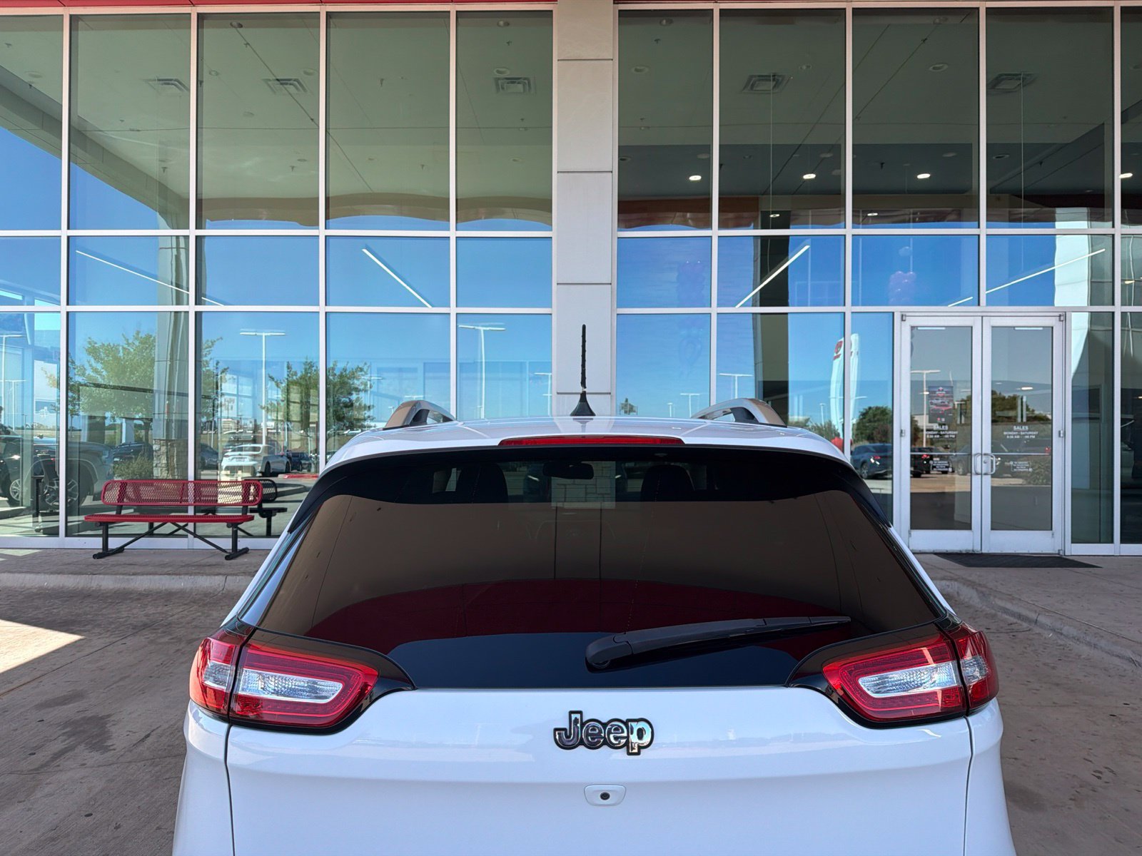 Used 2016 Jeep Cherokee Latitude w/ Safety/Convenience Group FWD image 16