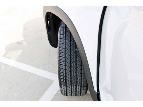 Used 2025 Volkswagen Taos SE image 28