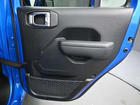 New 2025 Jeep Gladiator Sport image 16