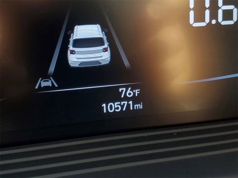 Used 2024 Hyundai Venue SEL image 23