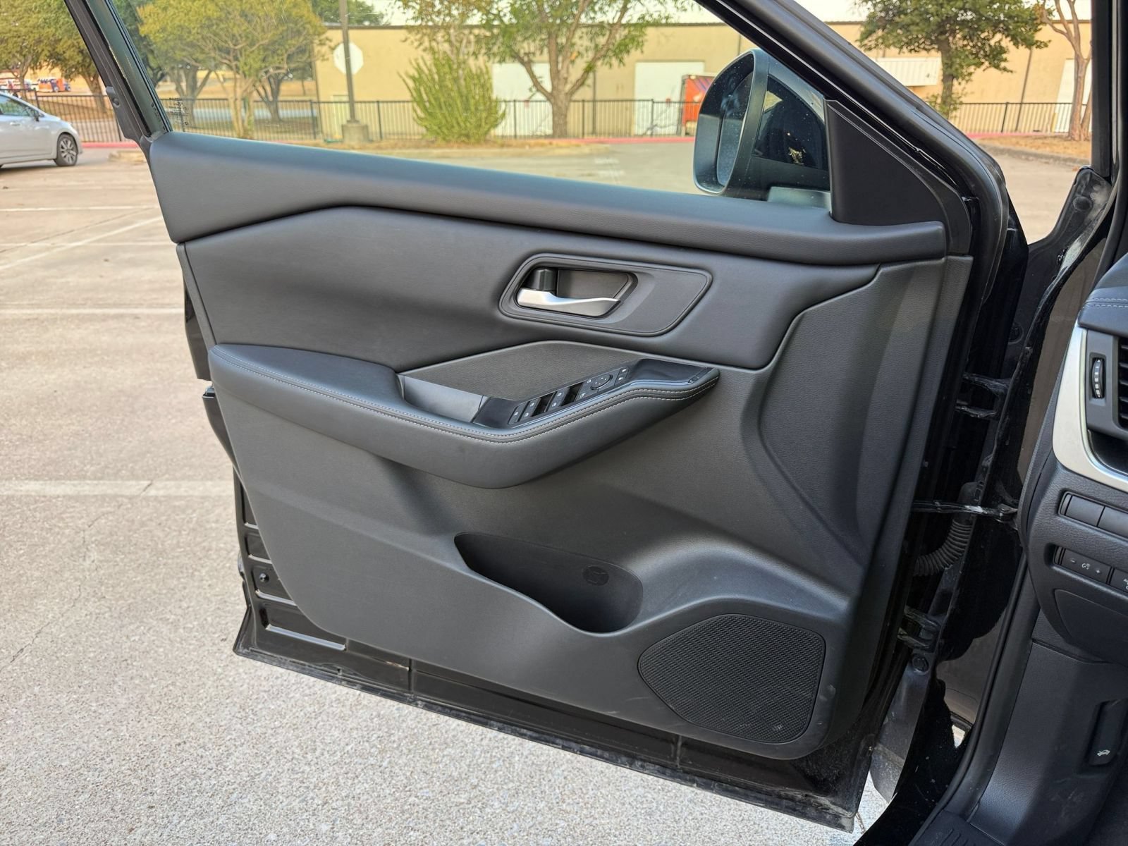 Used 2026 Nissan Rogue SV FWD image 18