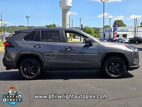 Used 2018 Toyota Highlander XLE FWD image 2