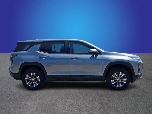 Used 2025 Chevrolet Equinox LT FWD image 3