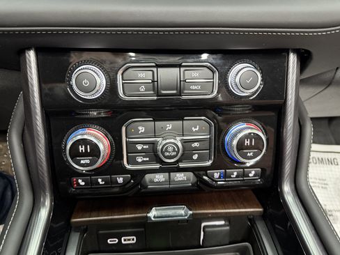 Used 2023 GMC Yukon Denali Ultimate image 17