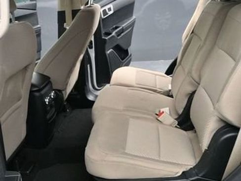 Used 2021 Ford Explorer 4WD image 12