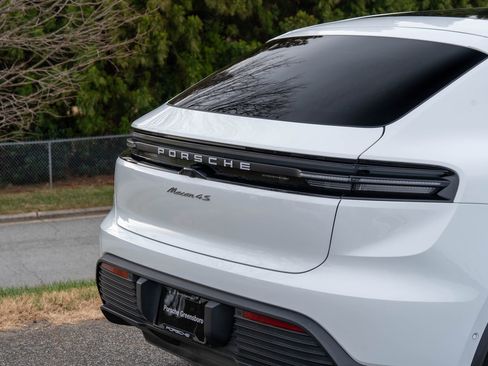 Certified 2025 Porsche Macan 4S Electric image 13