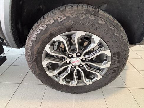 Used 2025 GMC Canyon Denali AWD/4WD image 9