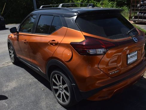 Used 2021 Nissan Kicks SR w/ SR Premium Package FWD image 4