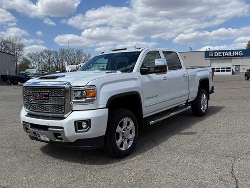 Used 2019 GMC Sierra 2500 Denali w/ Duramax Plus Package AWD/4WD image 1