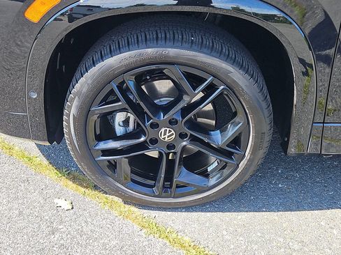 Certified 2026 Volkswagen Tiguan SE R-Line AWD/4WD image 7