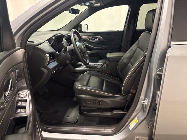 Used 2023 Chevrolet Traverse Premier FWD image 13