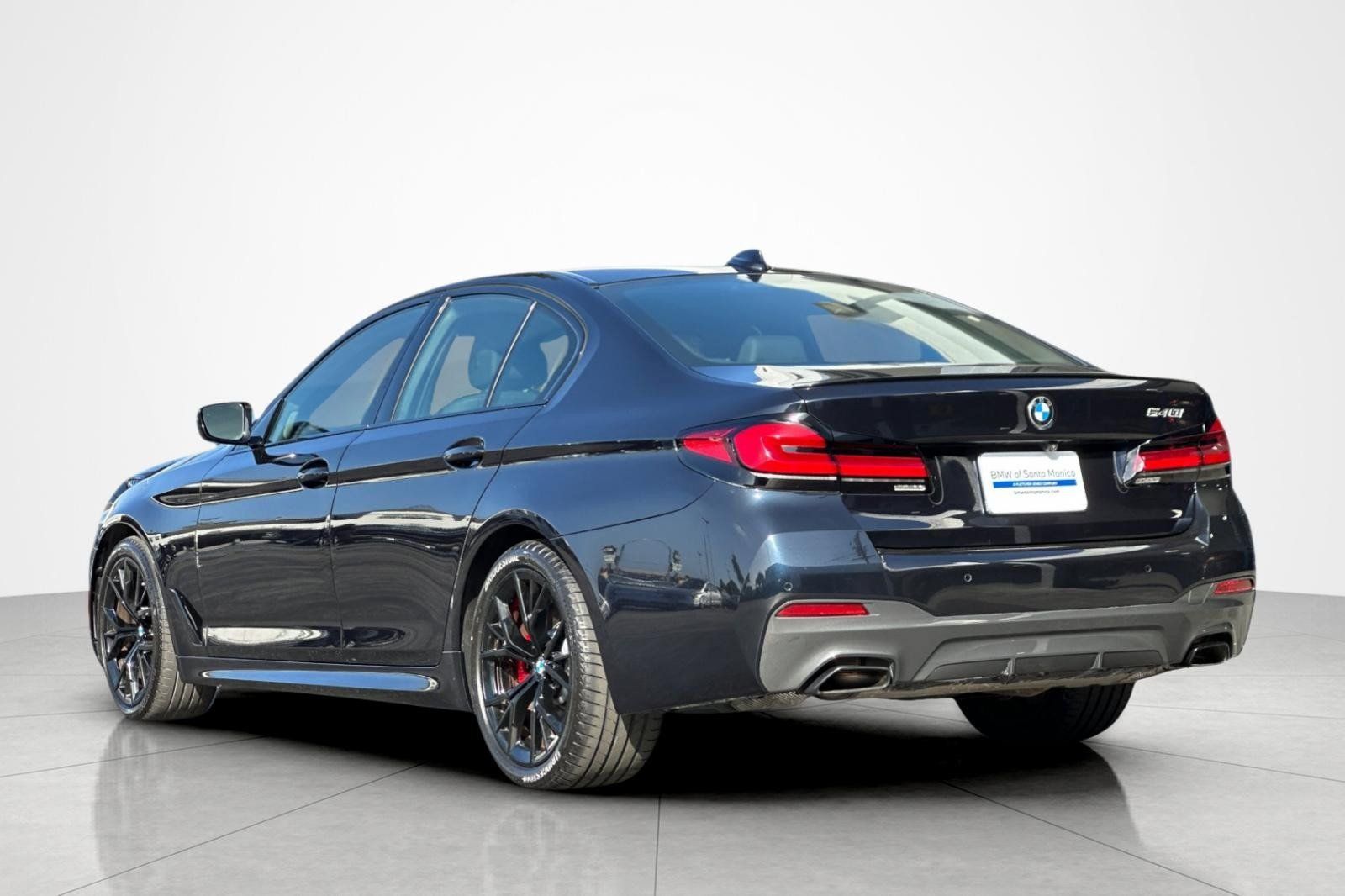 Used 2023 BMW 540i w/ M Sport Package RWD image 3