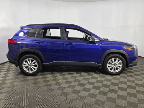 Used 2025 Toyota Corolla Cross LE FWD image 10