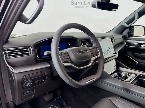 Used 2024 Jeep Wagoneer Series II image 9