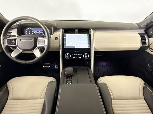Used 2024 Land Rover Discovery Dynamic SE image 9