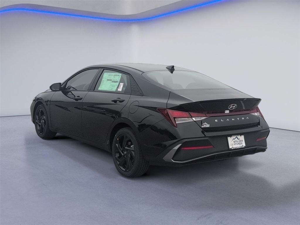 Used 2026 Hyundai Elantra Sport FWD image 3