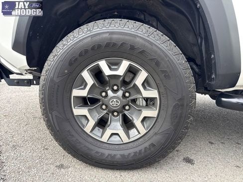 Used 2019 Toyota Tacoma TRD Off-Road image 30