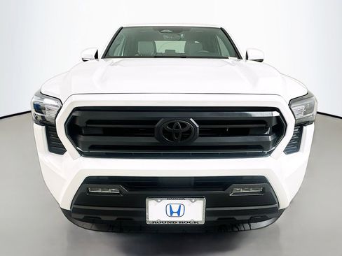 Used 2025 Toyota Tacoma SR5 image 2