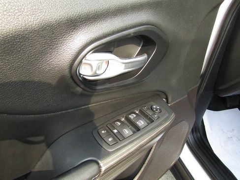 Used 2015 Jeep Cherokee Limited AWD/4WD image 9