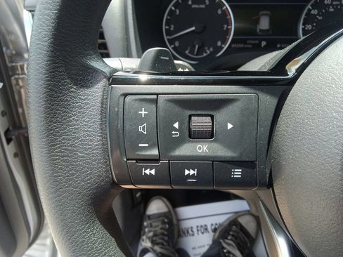 Used 2022 Nissan Rogue SV FWD image 23