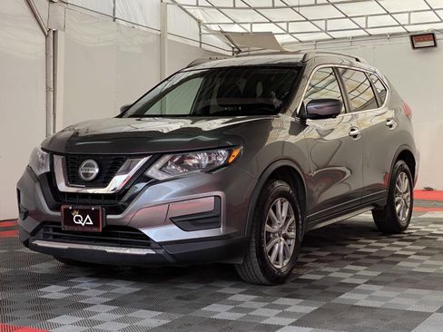 Used 2018 Nissan Rogue SV w/ Premium Package image 3