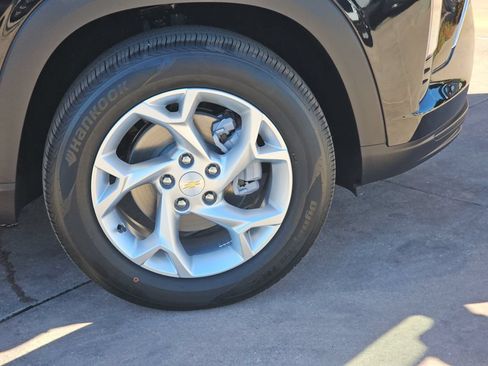 New 2026 Chevrolet Trax LS w/ LS Convenience Package FWD image 38