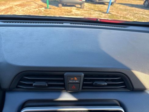 Used 2025 Nissan Versa SV image 17