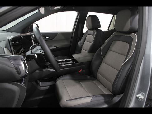 Used 2026 Chevrolet Equinox LT w/ Convenience Package II image 5