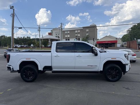 Used 2024 GMC Sierra 2500 AT4 w/ AT4 Premium Plus Package AWD/4WD image 9