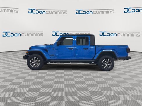 Used 2024 Jeep Gladiator Sport image 5