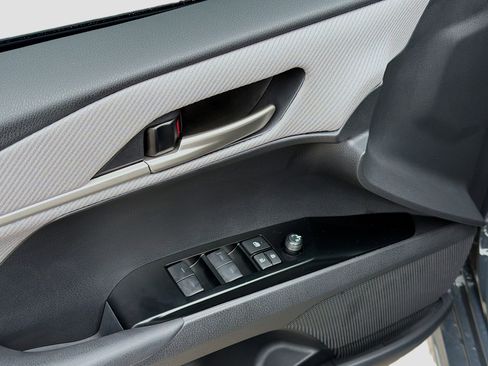 Used 2025 Toyota Camry SE image 21