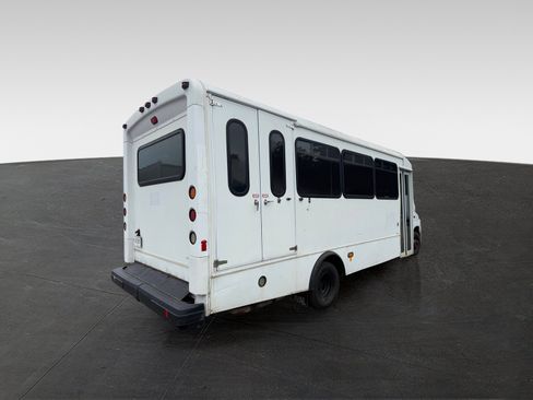 Used 2016 Ford E-450 and Econoline 450 Super Duty w/ Shuttle Bus Prep Package RWD image 4