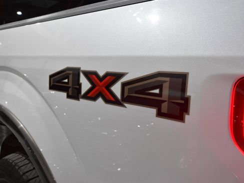 Used 2018 Ford F150 Lariat image 12