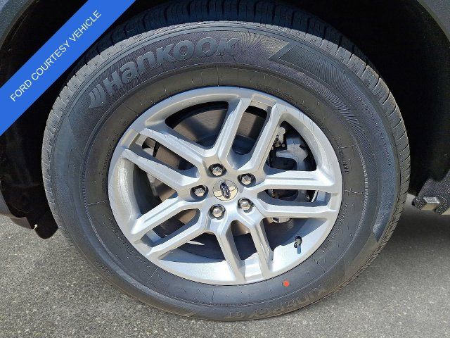 Used 2026 Ford Explorer Active AWD/4WD image 4