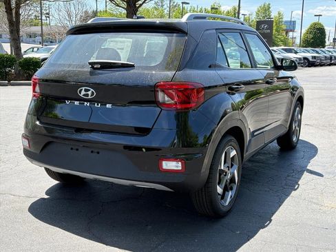 New 2026 Hyundai Venue SEL FWD image 3