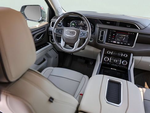 Used 2023 GMC Yukon XL Denali w/ Denali Reserve Package RWD image 30