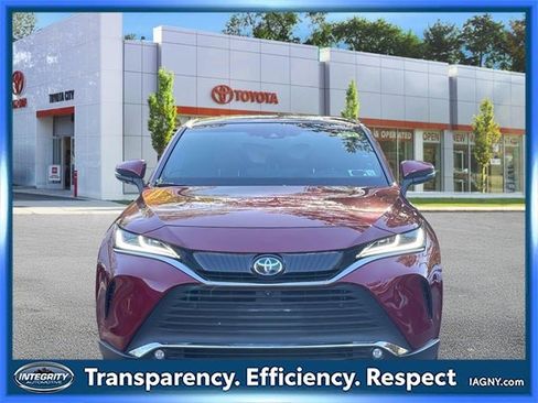 Used 2023 Toyota Venza Limited image 2