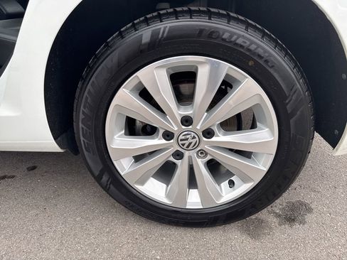 Used 2021 Volkswagen Golf 4-Door image 27