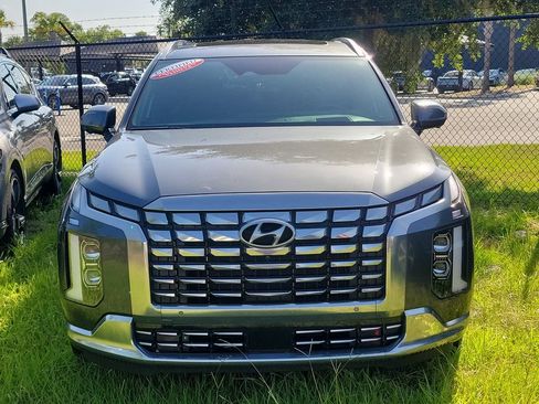 Used 2023 Hyundai Palisade Calligraphy FWD image 3
