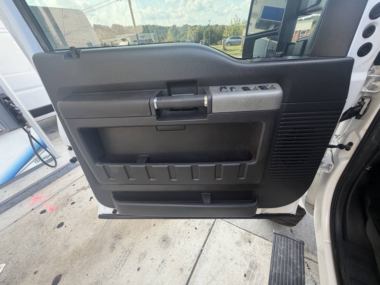 Used 2013 Ford F350 Lariat w/ Chrome Pkg AWD/4WD image 32