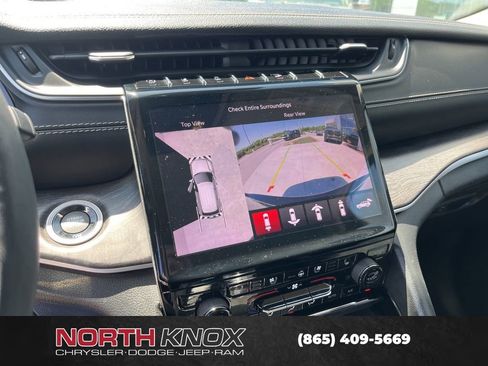 Used 2023 Jeep Grand Cherokee L Limited w/ Luxury Tech Group II AWD/4WD image 9